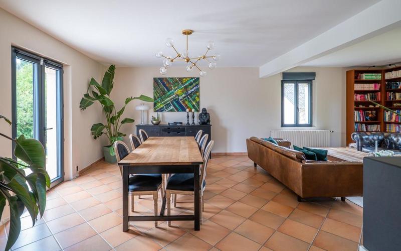 Maison traditionnelle - 210 m² - 8 pièces