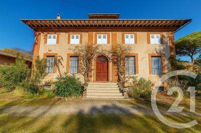 Maison - 400 m² - 8 pièces