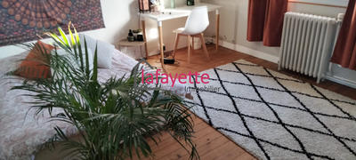 Maison traditionnelle - 250 m² - 10 pièces