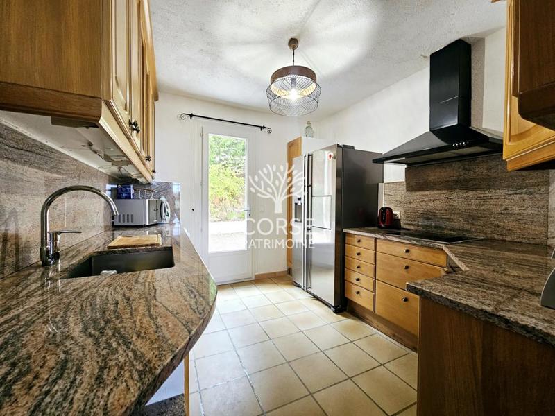 Villa - 242 m² - 9 pièces