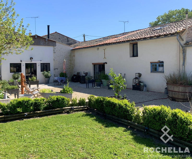 Maison - 362 m² - 8 pièces