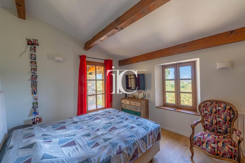 Maison - 166 m² - 7 pièces