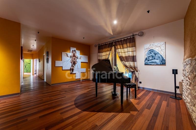 Maison - 450 m² - 11 pièces