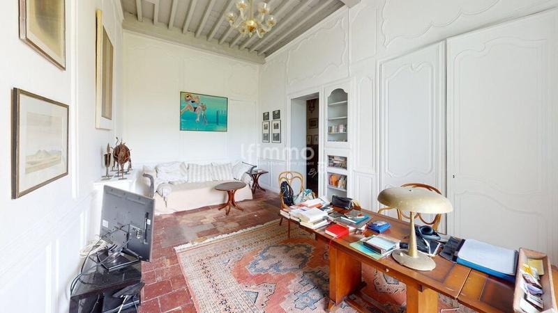 Demeure - 644 m² - 25 pièces