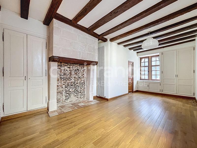 Maison - 235 m² - 7 pièces