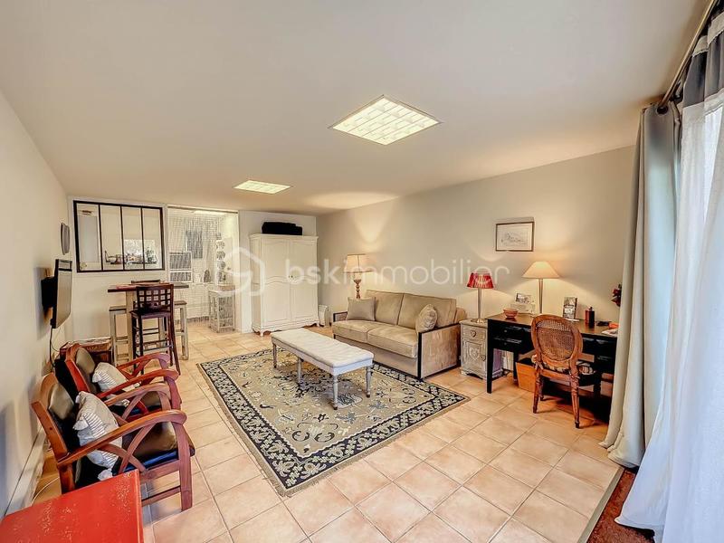 Propriété - 320 m² - 12 pièces