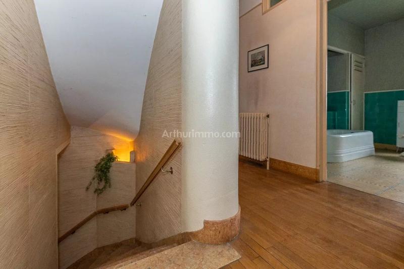 Maison - 230 m² - 8 pièces