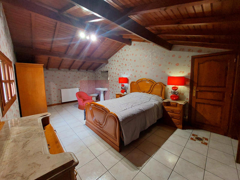 Maison - 220 m² - 7 pièces