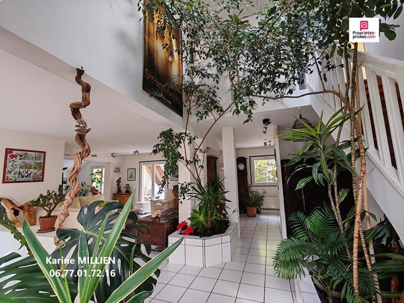 Maison - 204 m² - 6 pièces