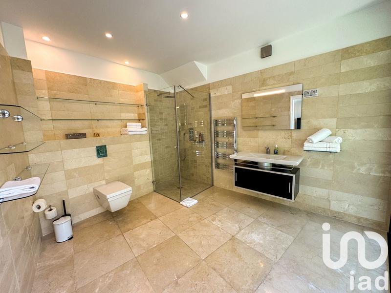 Maison - 510 m² - 7 pièces