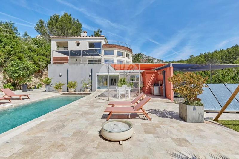 Villa - 350 m² - 6 pièces