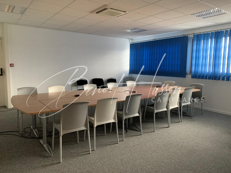 Local commercial - 1 203 m²