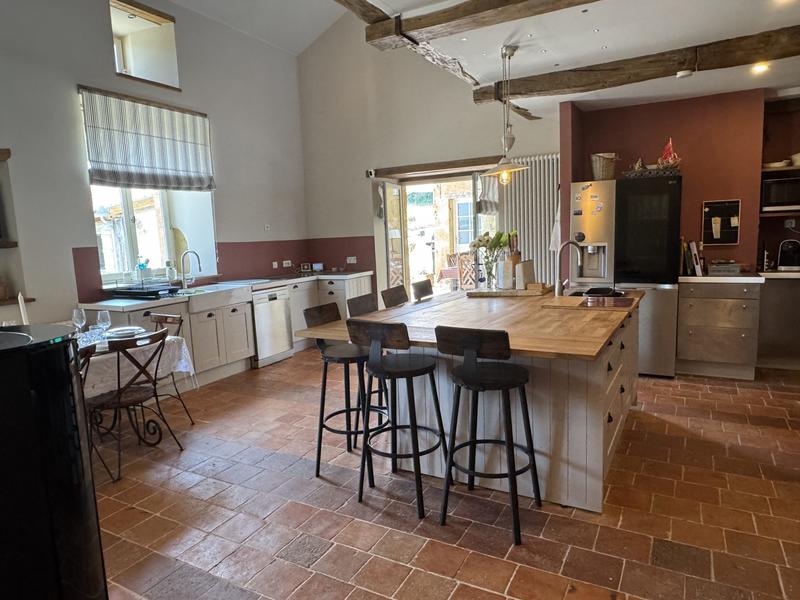 Maison - 345 m² - 11 pièces