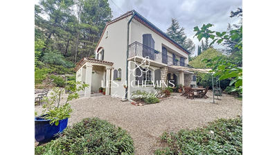 Maison - 185 m² - 7 pièces