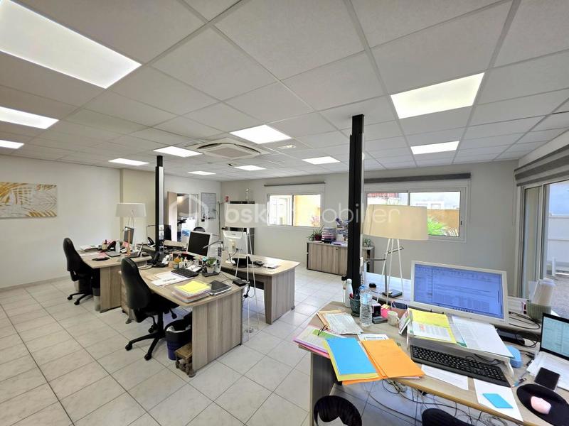 Bureau - 261 m² - 9 pièces