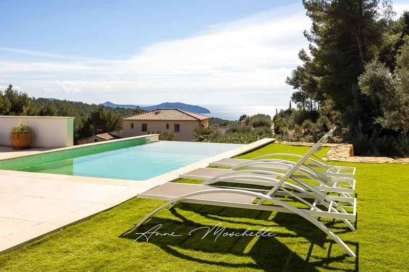 Maison - 250 m² - 7 pièces