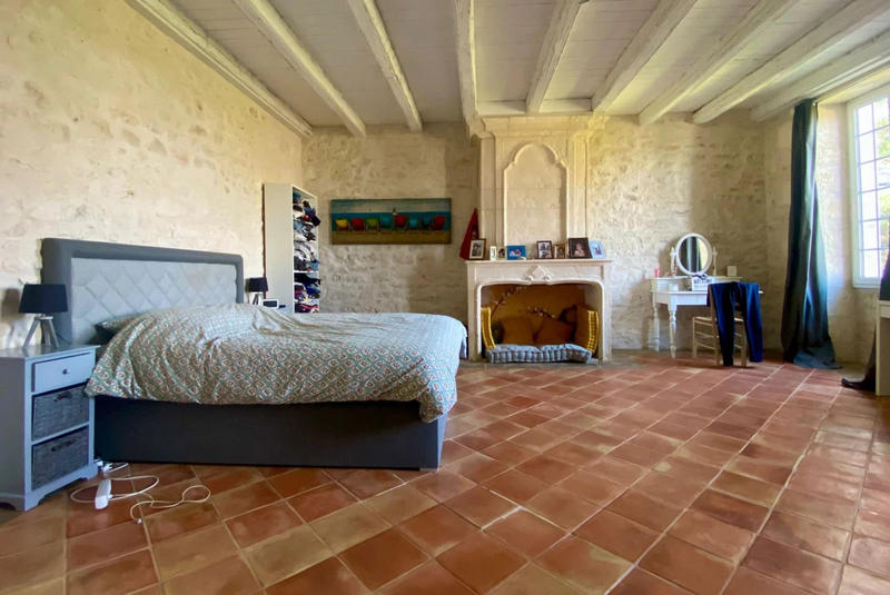 Maison - 594 m² - 15 pièces