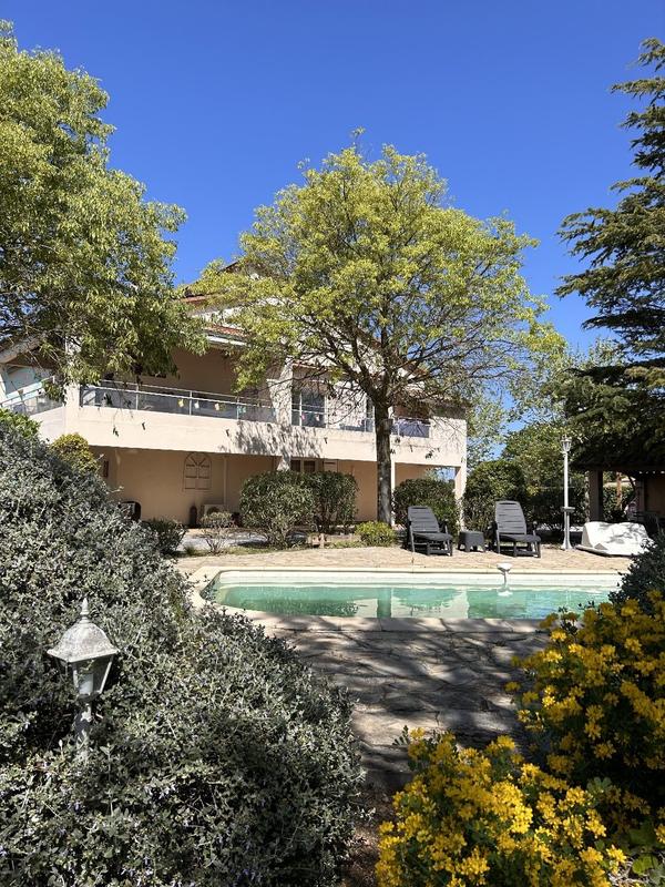 Villa - 300 m² - 13 pièces