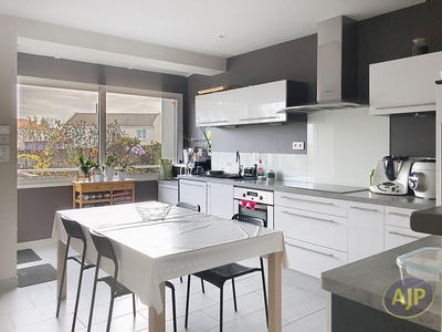 Maison - 127 m² - 8 pièces