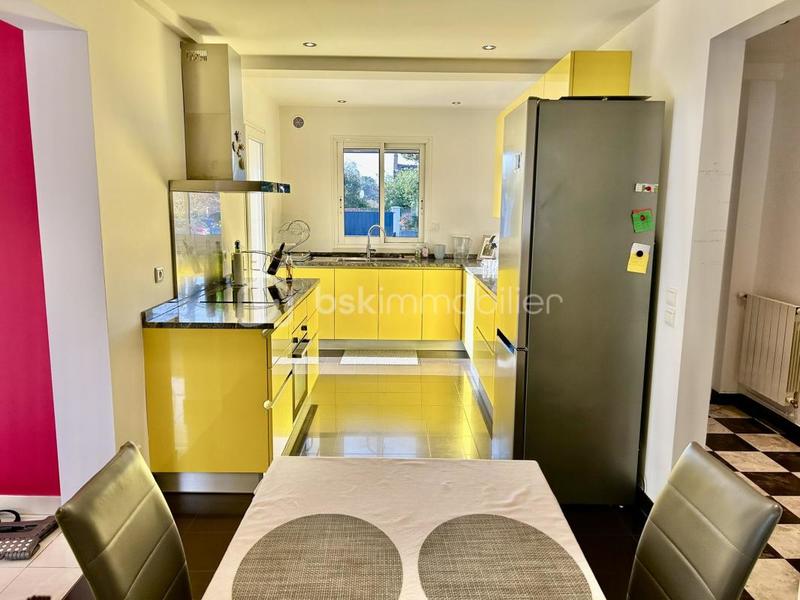 Maison - 205 m² - 8 pièces