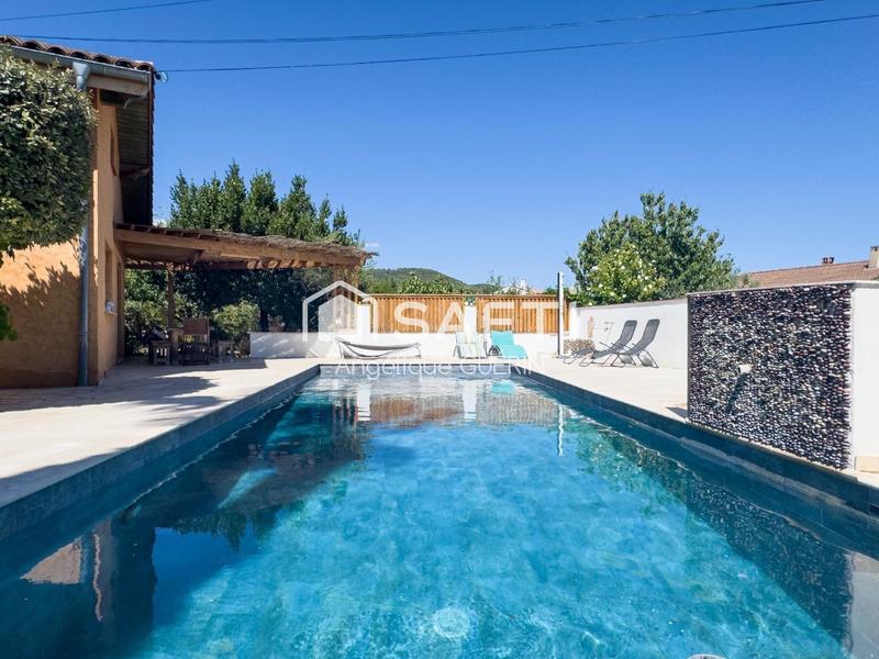 Maison - 318 m² - 9 pièces