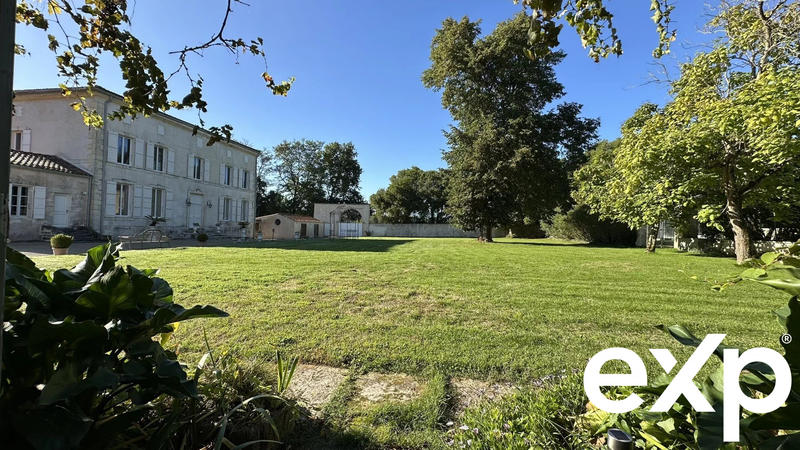 Maison - 768 m² - 17 pièces