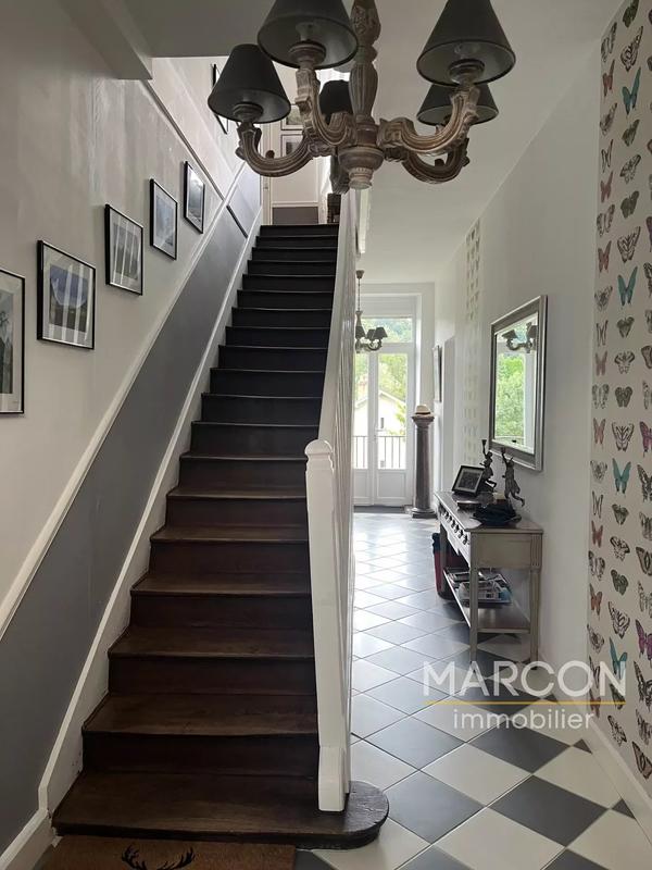 Maison - 250 m² - 3 pièces