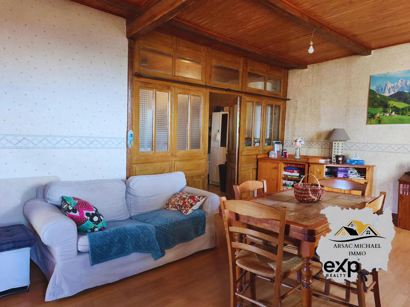 Maison traditionnelle - 215 m² - 8 pièces