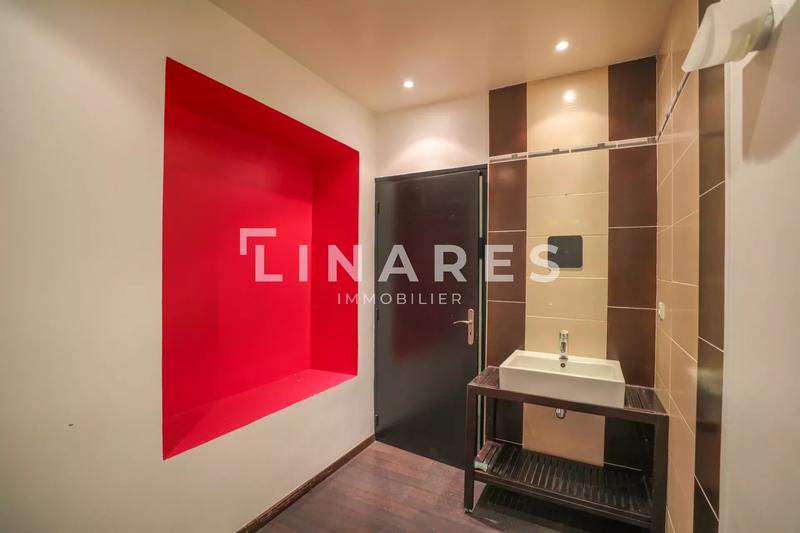 Local commercial - 125 m² - 6 pièces