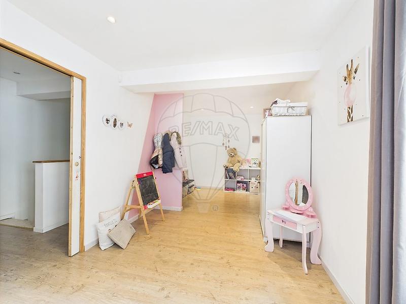 Maison - 233 m² - 8 pièces