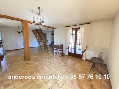 Maison traditionnelle - 239 m² - 10 pièces