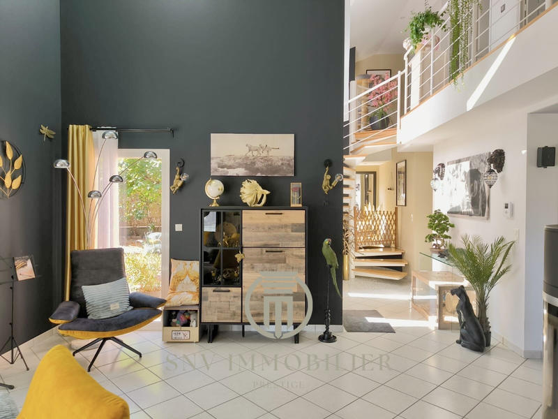 Maison - 239 m² - 9 pièces