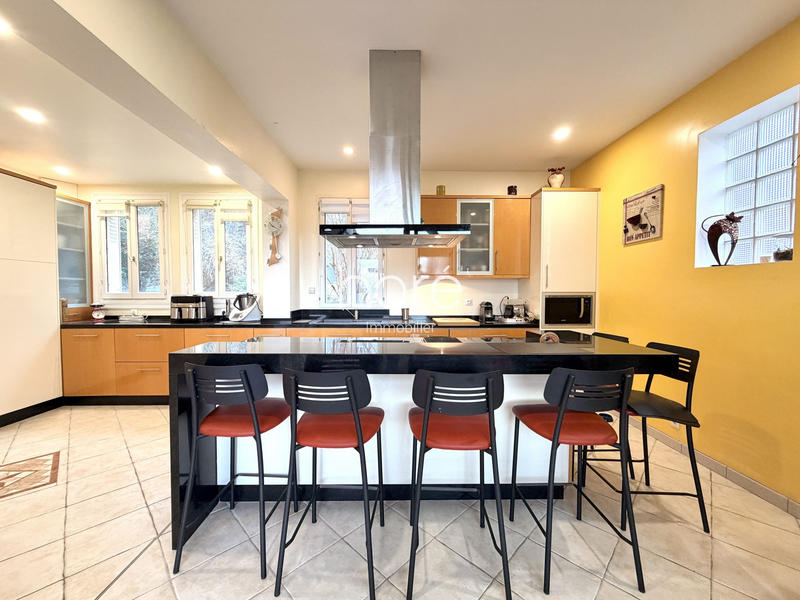 Maison - 178 m² - 9 pièces