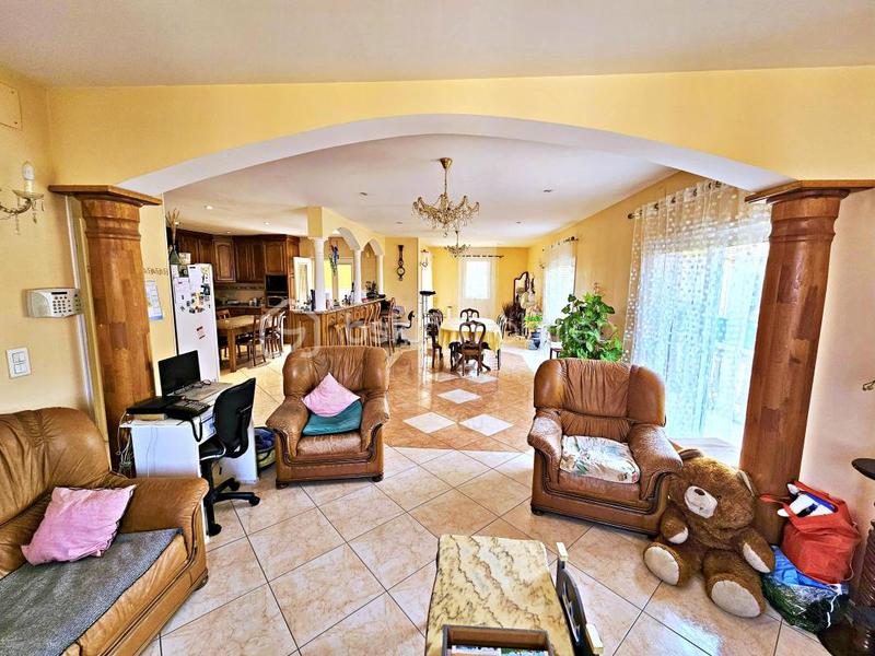 Maison traditionnelle - 230 m² - 7 pièces