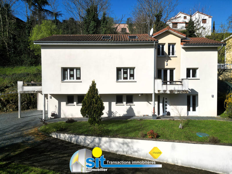 Maison - 194 m² - 8 pièces