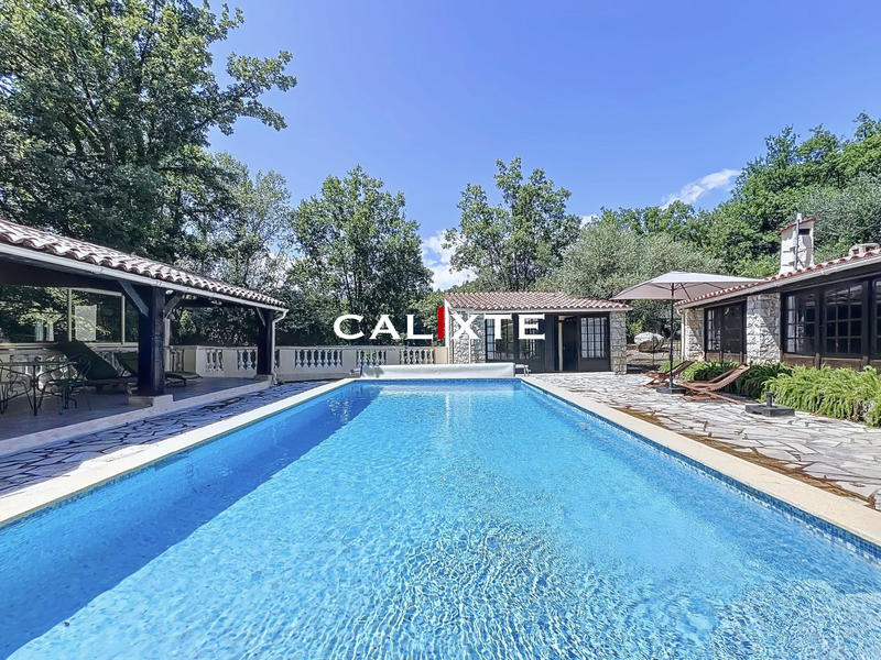 Villa - 270 m² - 8 pièces