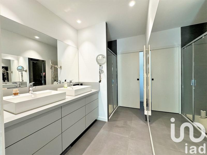 Maison - 280 m² - 8 pièces