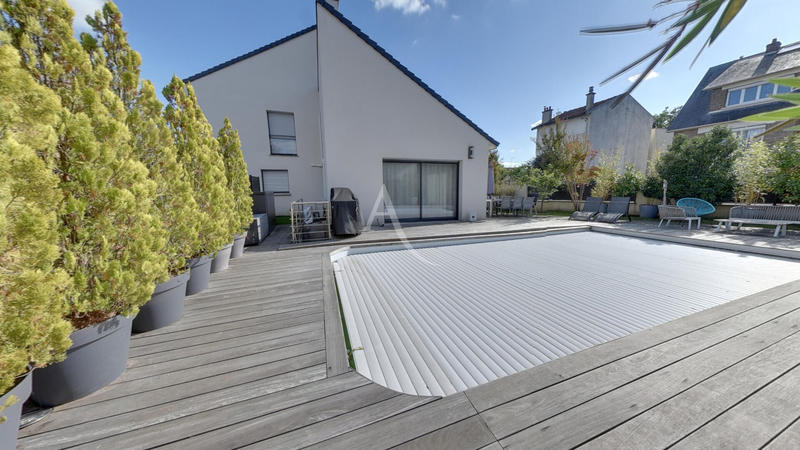 Maison - 212 m² - 8 pièces