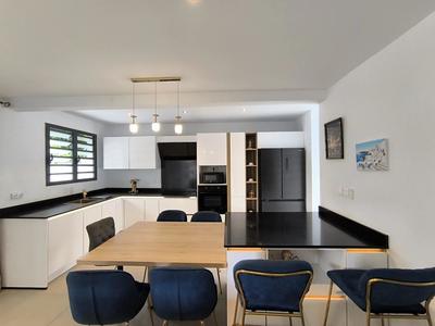 Maison - 93 m² - 4 pièces