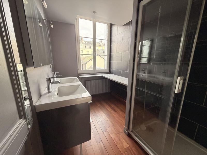 Appartement - 129 m² - 6 pièces