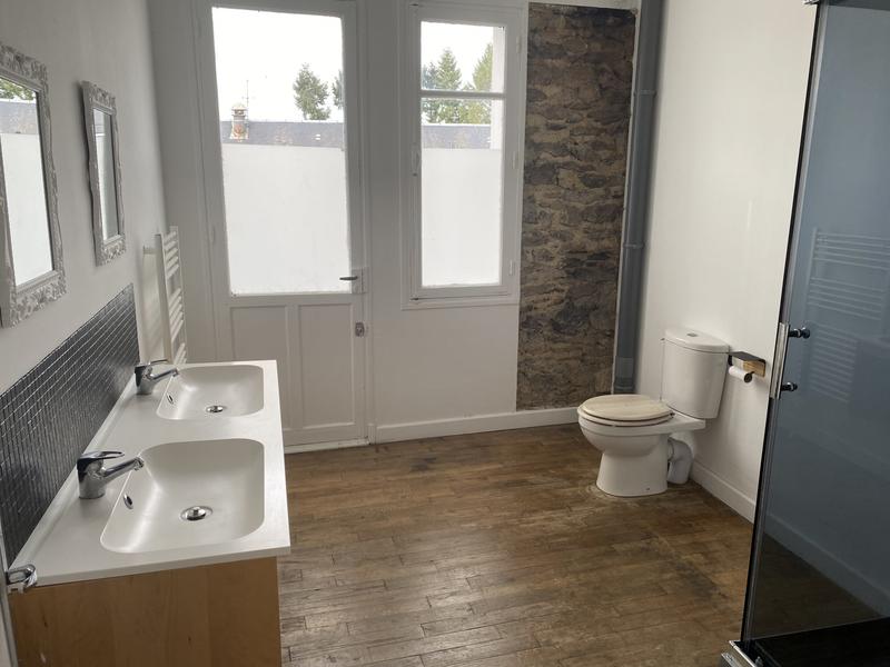 Maison - 240 m² - 9 pièces