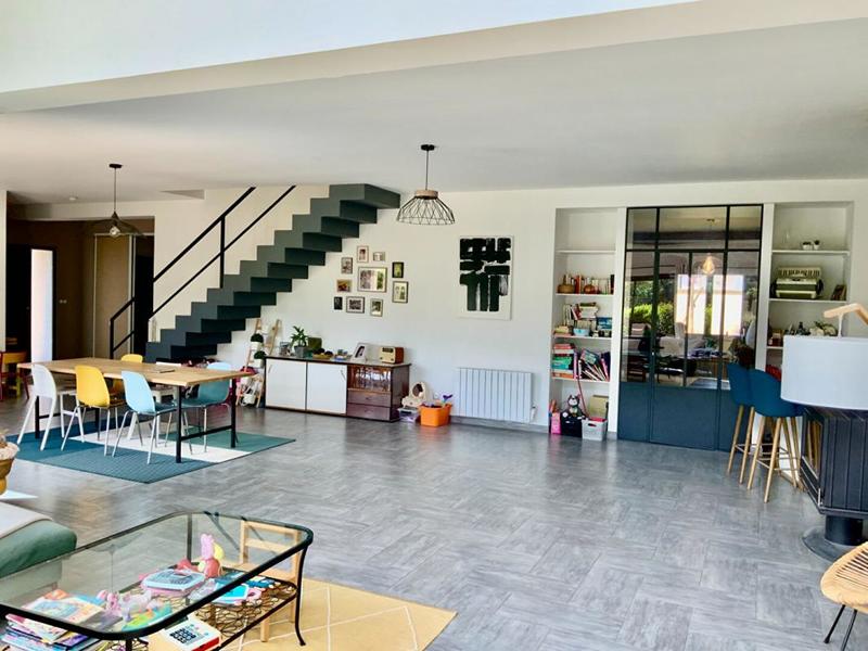 Maison - 261 m² - 8 pièces