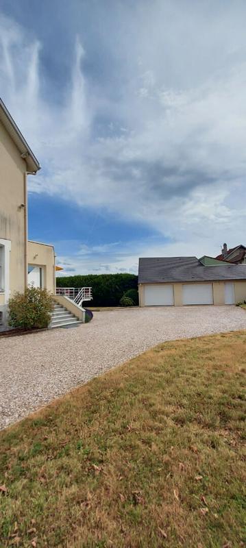 Maison - 210 m² - 7 pièces