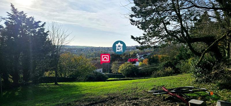 Terrain constructible - 1 525 m²