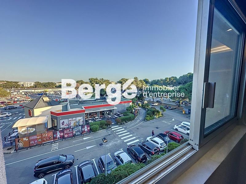 Bureau - 104 m² - 5 pièces