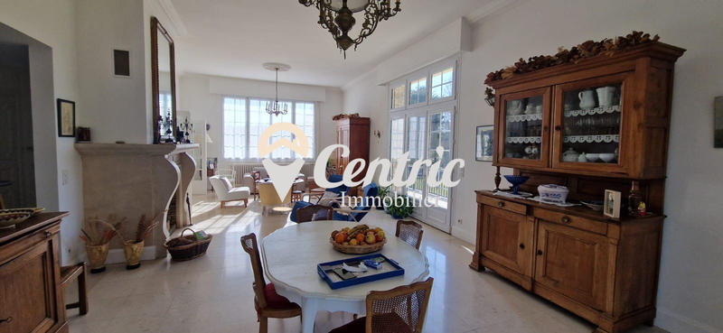 Maison - 303 m² - 7 pièces