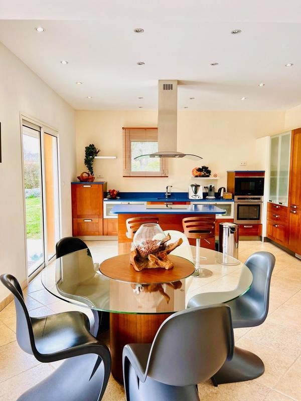 Villa - 244 m² - 6 pièces