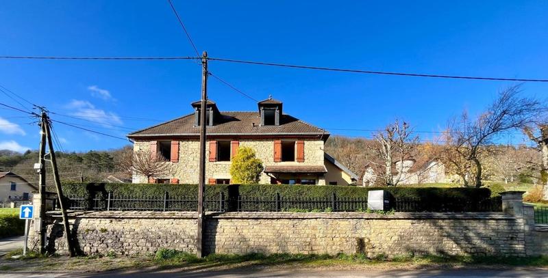 Maison - 185 m² - 8 pièces
