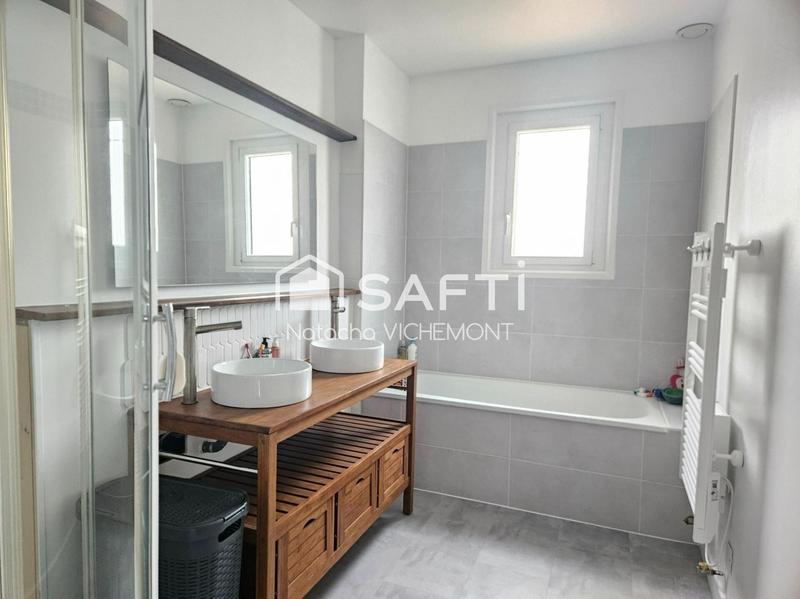 Maison - 180 m² - 8 pièces