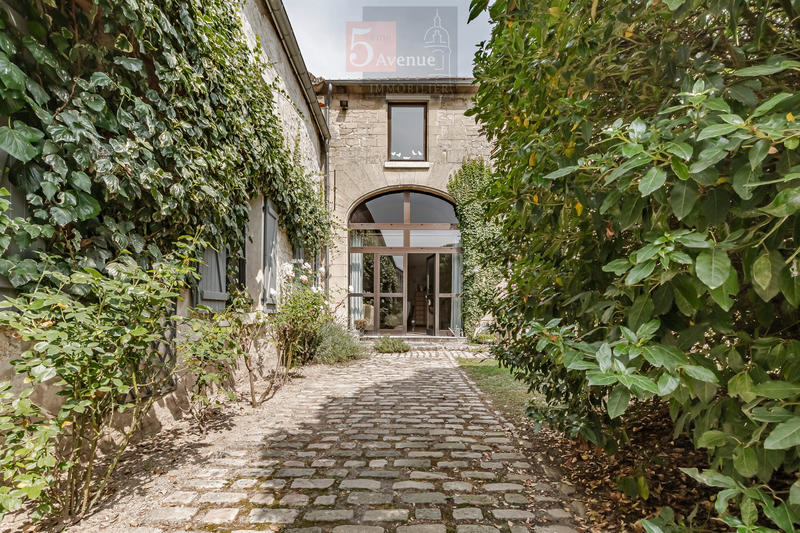 Maison - 550 m² - 15 pièces